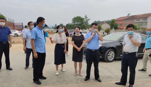 湖北省宜城市委常委、市政府副市長(zhǎng)蔡正方一行蒞臨裕山菌業(yè)視察指導(dǎo)工作